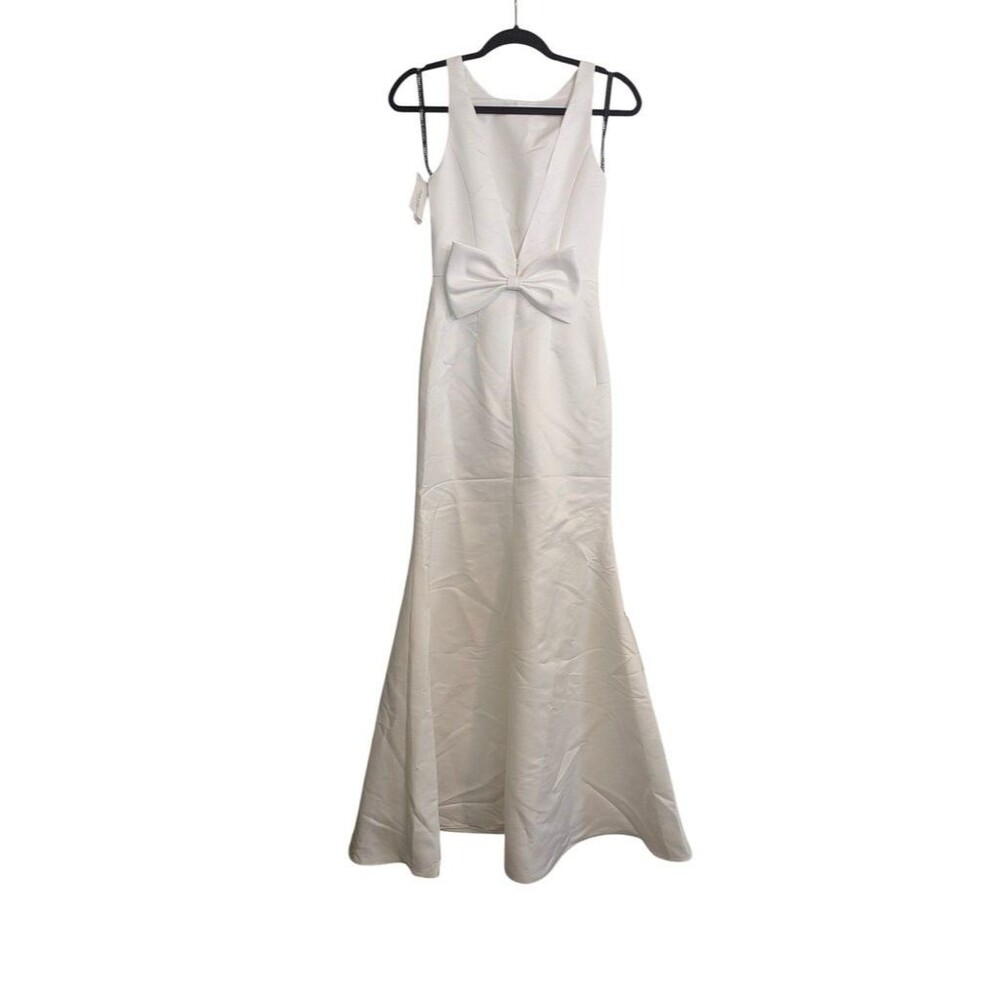 Minimalist Sleeveless Ivory Satin Wedding Dress with Bow Back Detail - Picture 5 of 5